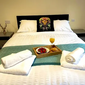 luxury-2-bed-house-free-parking.yorkshirehotels.net/